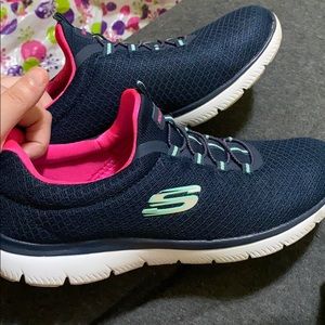 Sketchers go walks